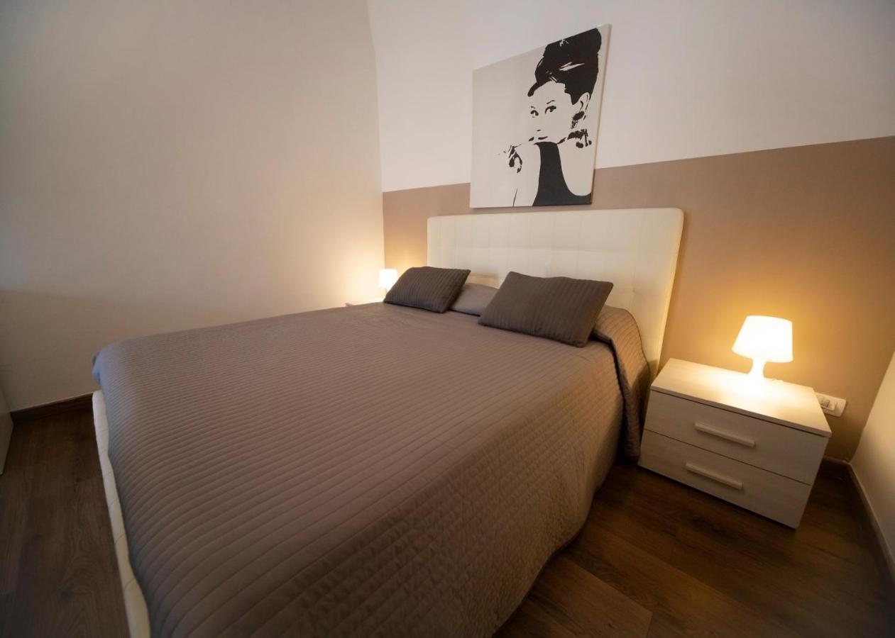 Rooms In Shared Apartment - City Center Catânia Exterior foto