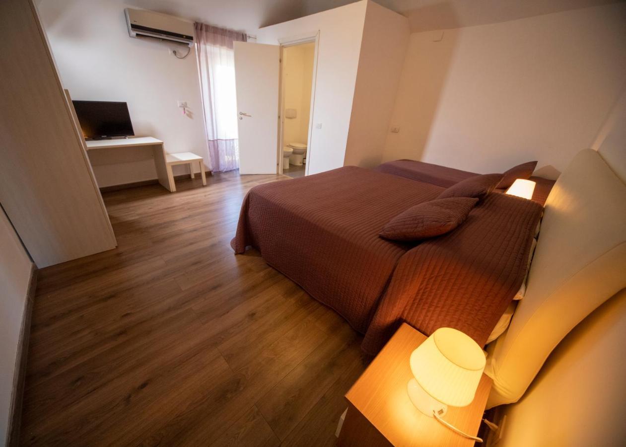 Rooms In Shared Apartment - City Center Catânia Exterior foto